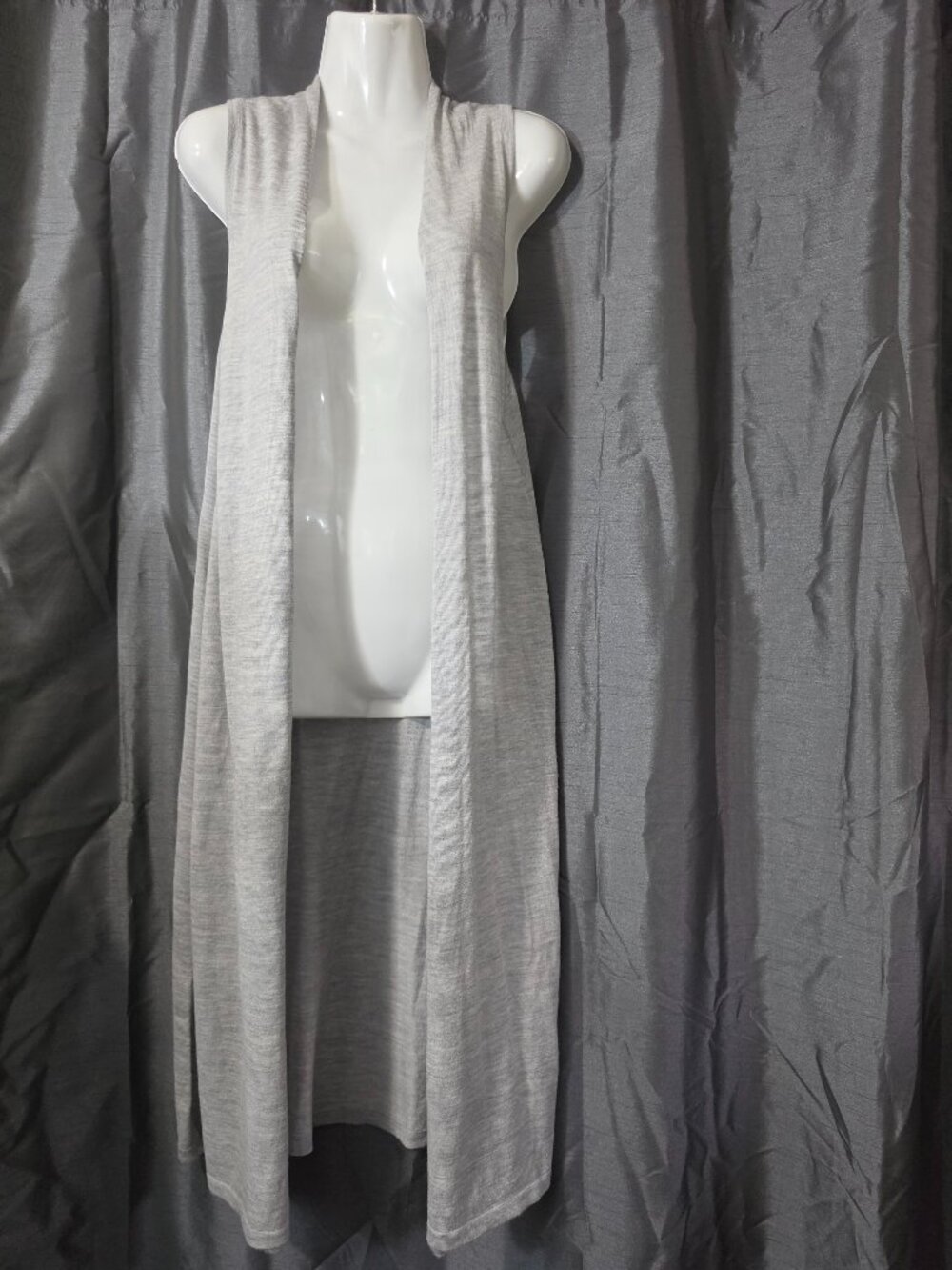 Tahari Light Gray Extra Fine Merino Wool Sleeveless Vest Duster - Size Large